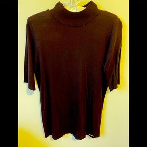 TAHARI SIZE S, BURGUNDY SHORT SLEEVE MOCK TURTLENECK